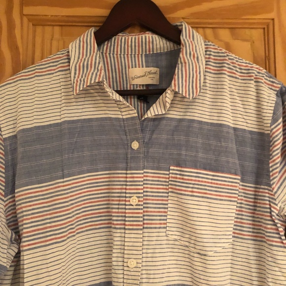 Women’s large universal threads co button up - Picture 5 of 5